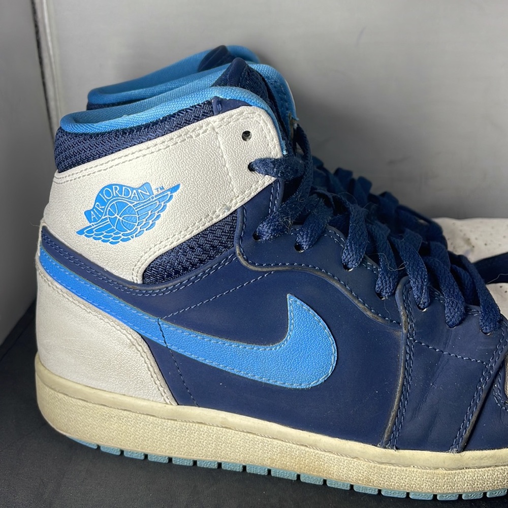 Jordan Athletic Shoes in Blue and White - Picture 2 of 14